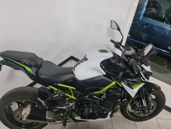 Kawasaki Z900 2